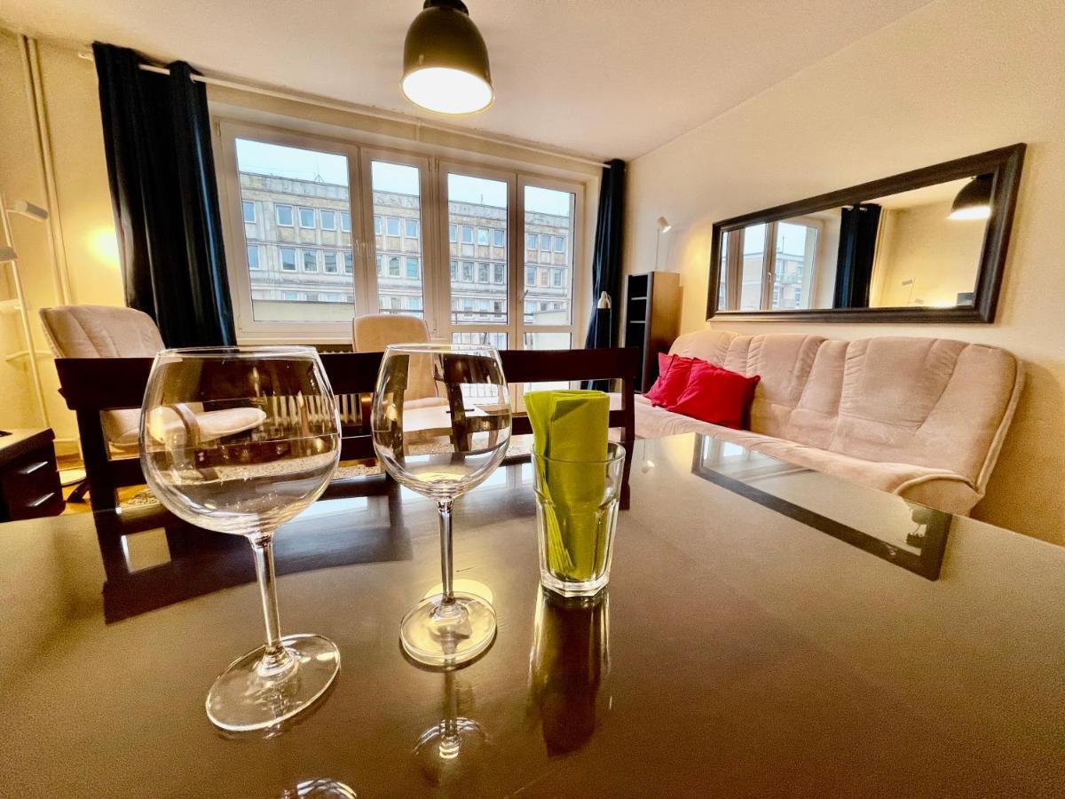 Raven Metro Fast Wifi 70'Tv Netflix Hbomax Appletv Apartment Warsaw Ngoại thất bức ảnh